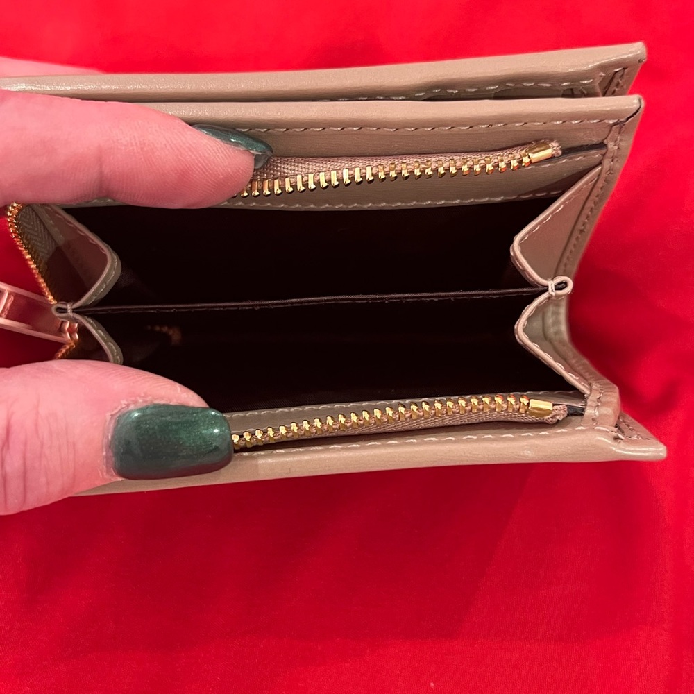 GUCCI AUTHENTIC 3D PEBBLED LEATHER LUCE COLLECTION COMPACT WALLET. NWT. - Picture 9 of 10